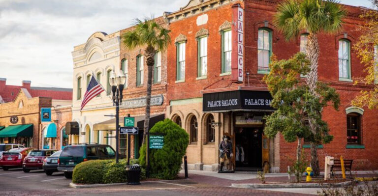 These 10 Scenic Small Towns in Florida Are Pure Peace and Quiet
