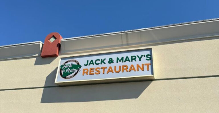 This Classic Diner In Florida Serves A $9.95 Breakfast Sandwich Worth Waking Up For