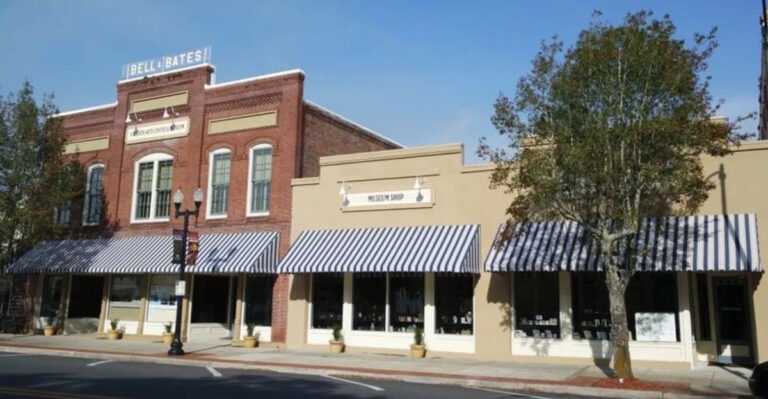 This Peaceful Florida Town Still Has 2-Bedroom Apartments For Just $850 A Month