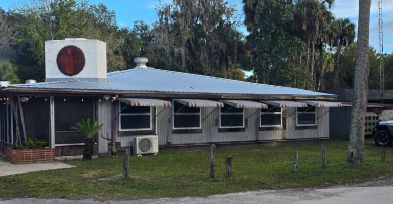 11 Sketchy-Looking Florida Roadside Restaurants With Seriously Incredible Food