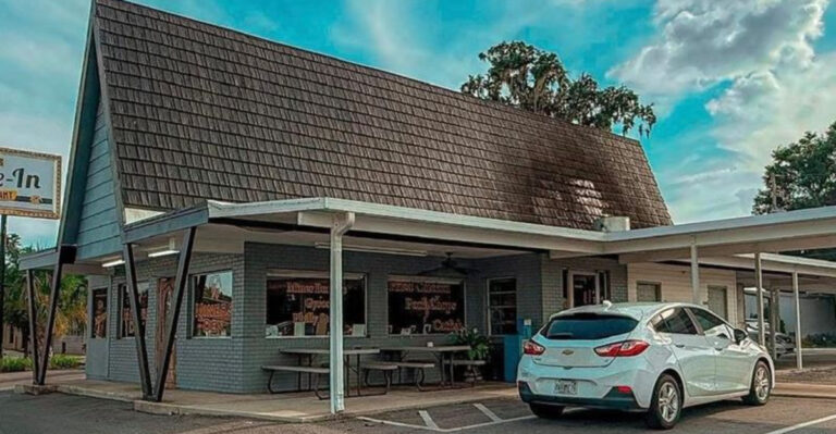 12 Drive-In Burgers In Florida That Still Feel Old-School