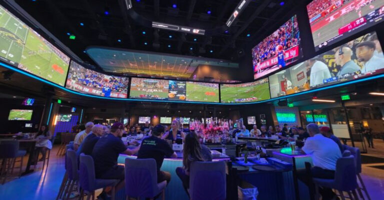 12 Florida Sports Bars That Nail the Food, Drinks, and Atmosphere