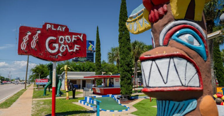 Florida’s Oldest Surviving Mini Golf Course Comes With a 23-Foot T-Rex Named Hammy