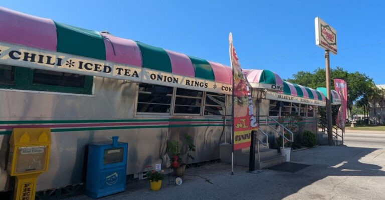 One Bite at This Palatka Diner and You’ll Understand the Local Hype