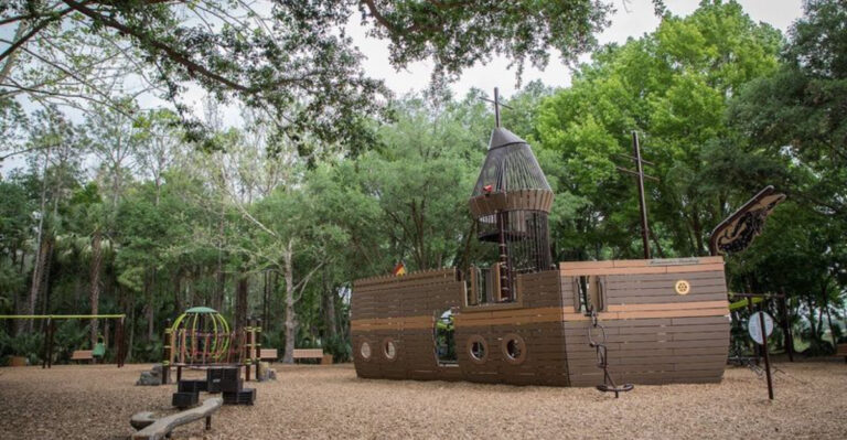There’s A Dreamy Little Spot In Lakeland That Feels Like Florida’s Own Never Never Land