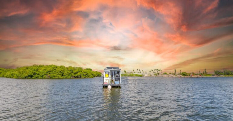 This Floating Airbnb In The Florida Keys Offers An Immersive Stay On The Water