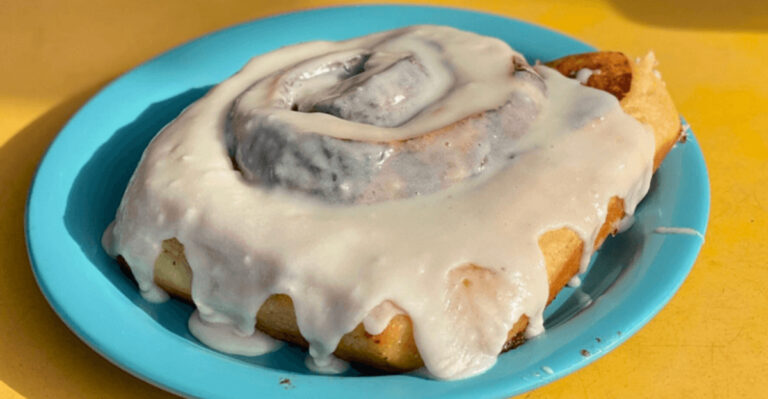 10 Florida Cafés Near the Water Where Cinnamon Rolls Make the View Even Sweeter