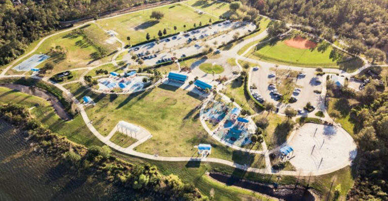 11 Florida Parks With Splash Zones, Walking Trails, And Plenty Of Space For Kids
