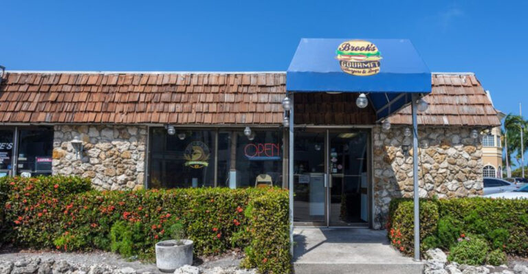 12 Classic Florida Restaurants Proving Great Cheeseburgers Don’t Need Frills
