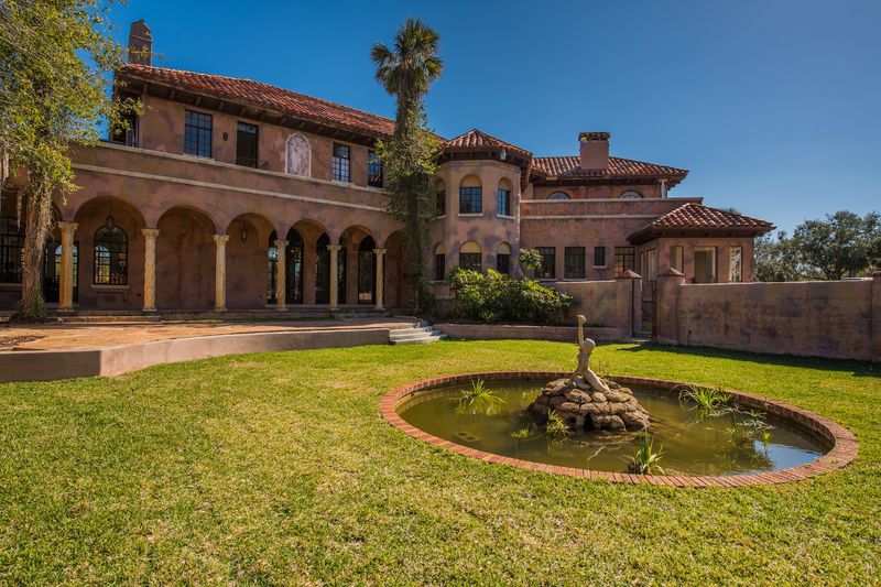 Howey Mansion — Howey-in-the-Hills