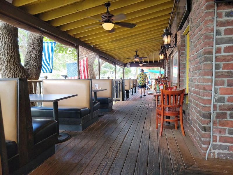 Three Birds Tavern — St. Petersburg
