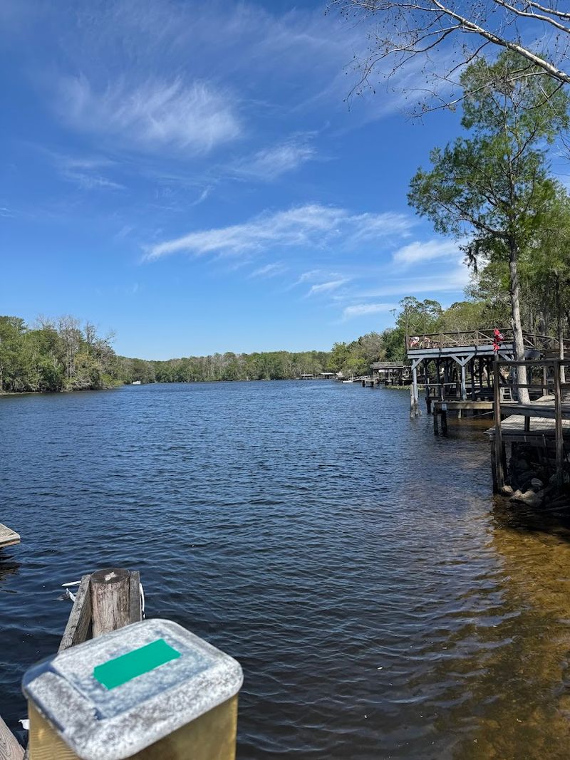 Tucked Away In Rural Florida, This Restaurant Is Worth Every Mile Of The Journey