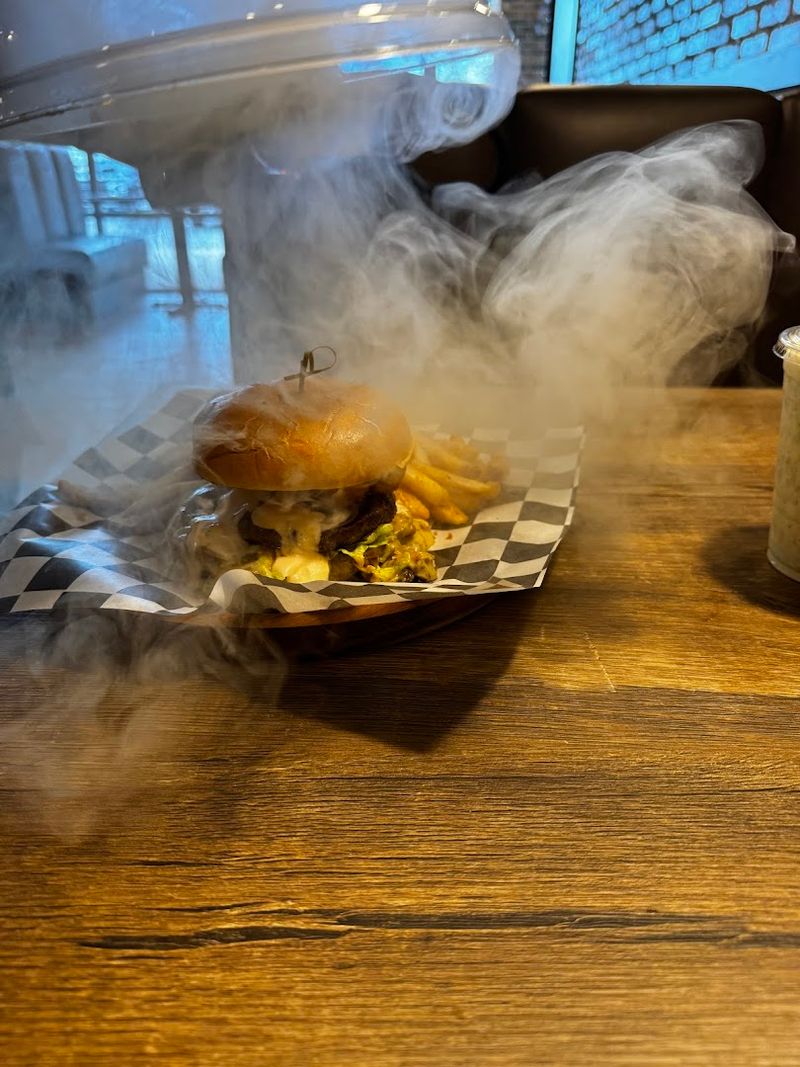 Late-Night Hours For Serious Burger Cravings