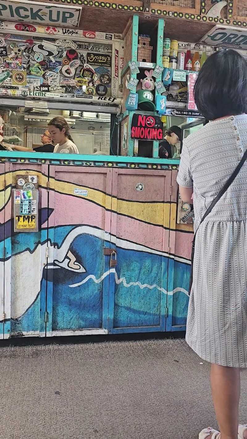 Fast Counter Service Keeps the Beach-Day Momentum Going
