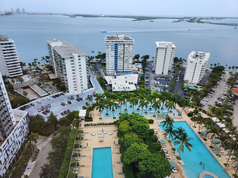 Four Seasons Hotel Miami — Miami