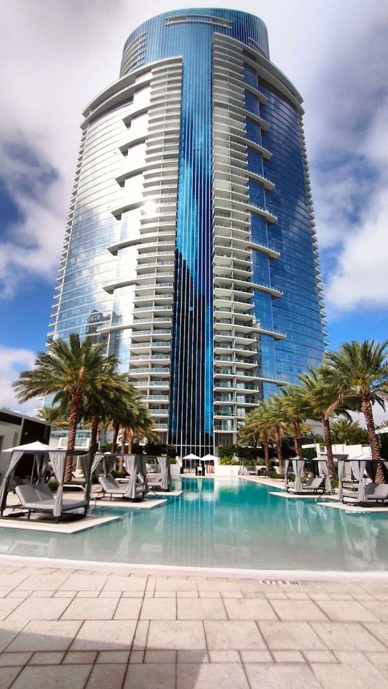 Paramount Miami Worldcenter — Miami