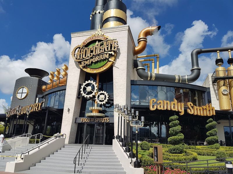The giant steampunk first impression