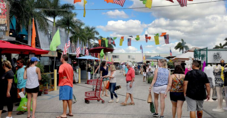 Florida’s Biggest Farmers Market Is So Massive, You’ll Need Hours To See It All