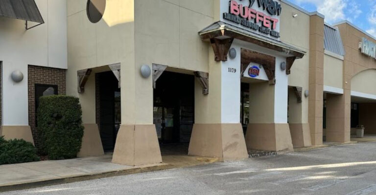 Food Lovers Plan Entire Road Trips Around This Legendary Florida Buffet