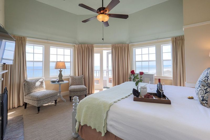 Elegant Rooms and Suites With Gulf Views