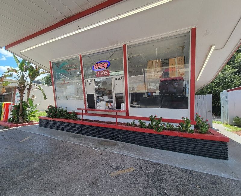 The Strawberry Hut — Plant City