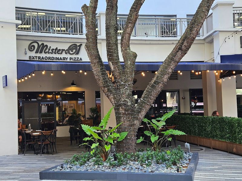Mister O1 Extraordinary Pizza - Brickell — Miami