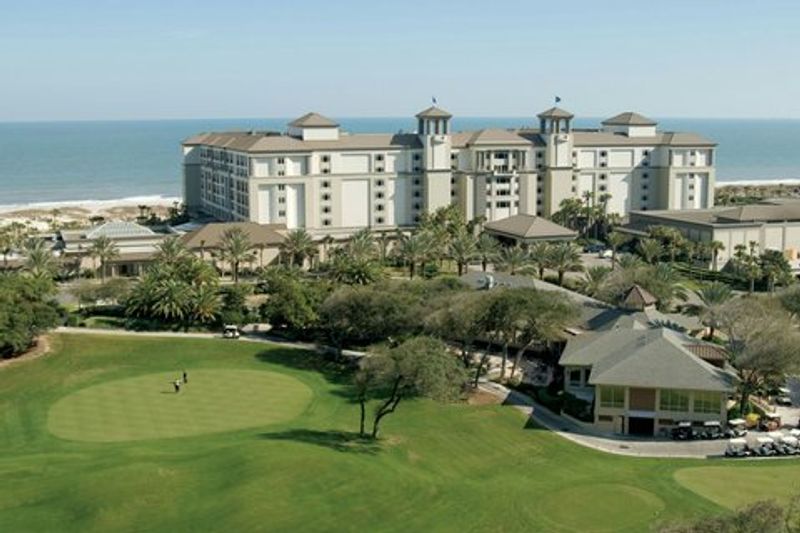 An Oceanfront Arrival That Sets the Tone