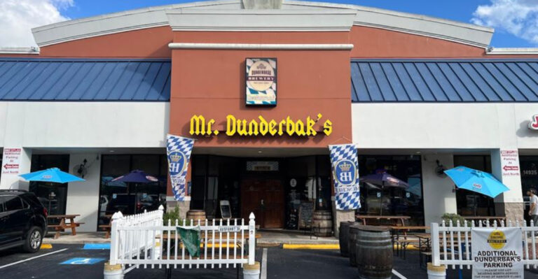 People Drive From All Over Florida For The Hearty German Comfort Food At This No-Frills Restaurant
