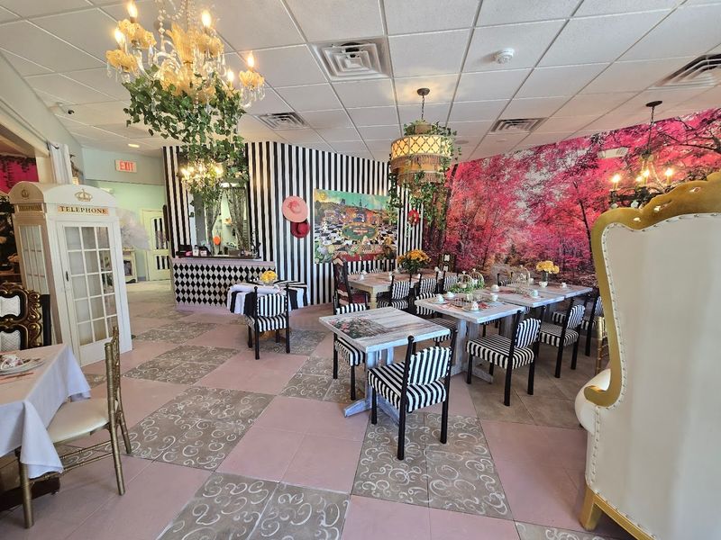 Alice Teapot @Tealicious Tea House & Catering (Delray Beach)