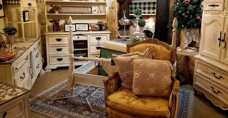 The Enormous Vintage Store In Florida Where $50 Gets You A Whole Cart Of Treasures