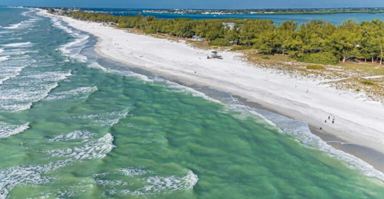 The Water At This Florida Beach Is So Clear, You’ll Wonder Why Everyone Isn’t Talking About It