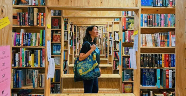 There’s A Bookstore In Florida That Gets 20,000 Pounds Of New Books Every Week, And It’s A Reader’s Dream