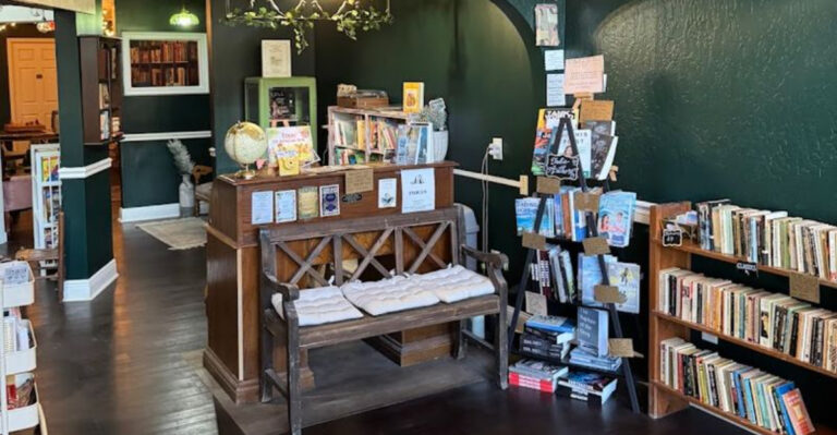 These 10 Florida Bookshops Are Quiet Little Finds Near Beaches and Busy Corners
