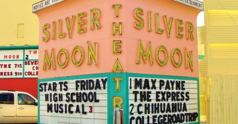 This Florida Drive-In Theater Is All Popcorn, Headlights, And Pure Summertime Nostalgia
