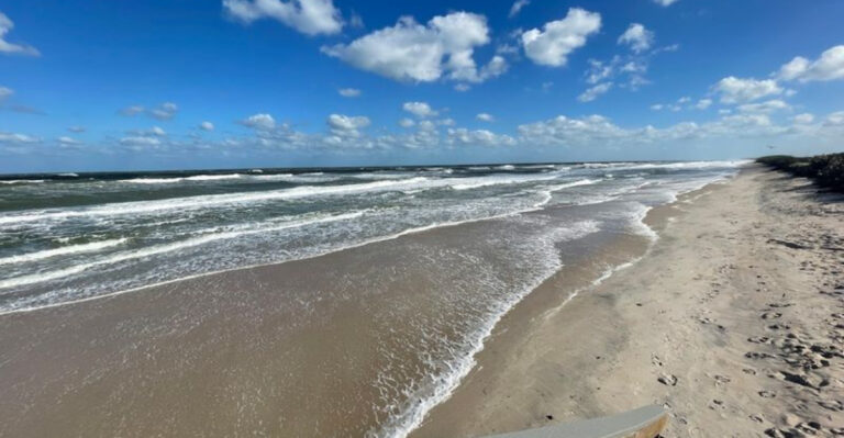 This Hidden Florida Beach Is So Peaceful, You’ll Forget The Rest Of The World Exists
