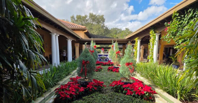 This Nearly Century-Old Florida Landmark Feels Like a Step Back to a Simpler Time