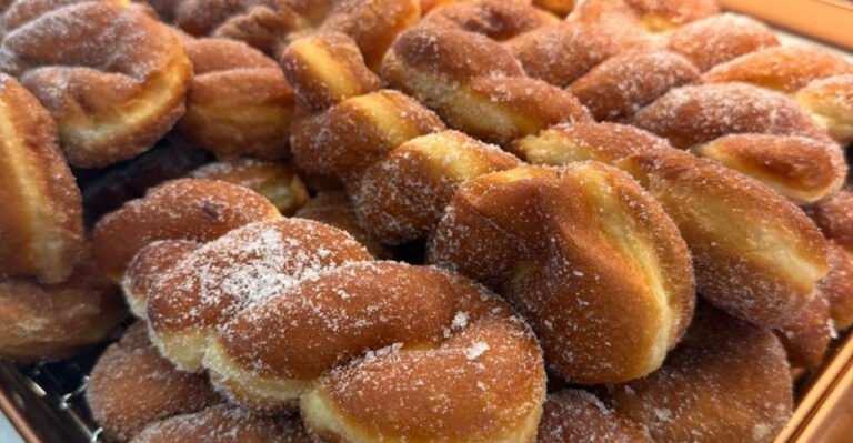 This New Jacksonville Bakery Lets You Grab A Tray And Fill It With Korean-French Treats