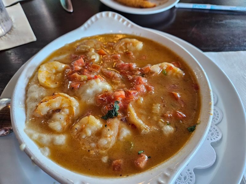Shrimp and Grits with White Wine Sauce
