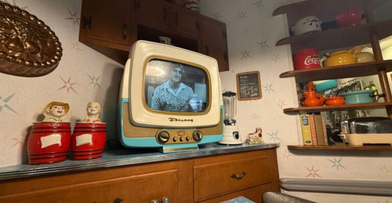 We Found an Orlando Restaurant Where the 1950s Never Really Left