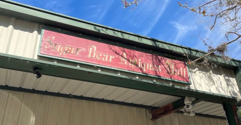 You Can Fill A Whole Trunk With Vintage Finds For Only $35 At This Huge Florida Store