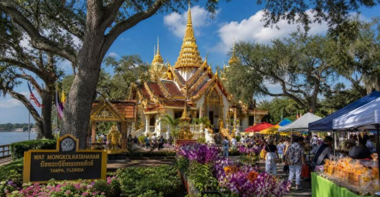 You Can Spend Sunday Morning Eating Thai Food At This Beautiful Florida Temple