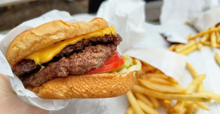 You Can Still Get Burgers By The Sack At This Beloved Old-School Spot In Florida