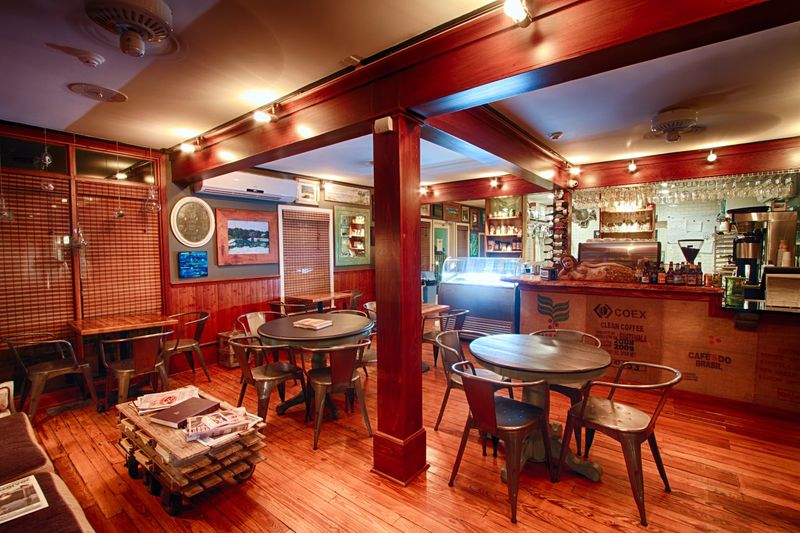 Canal Street & Third Wave Café — New Smyrna Beach, Florida