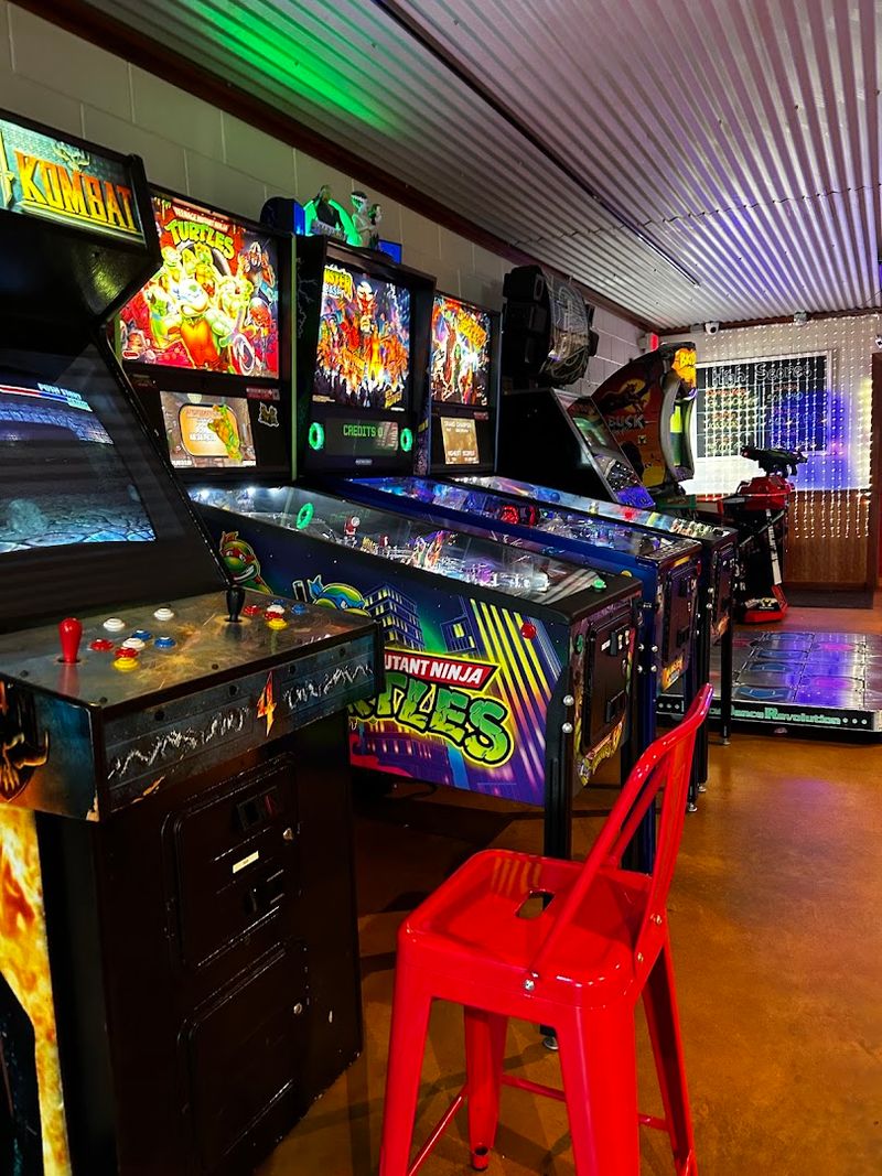 This Florida Hotspot Feels Like a Time Machine to the ’80s and ’90s