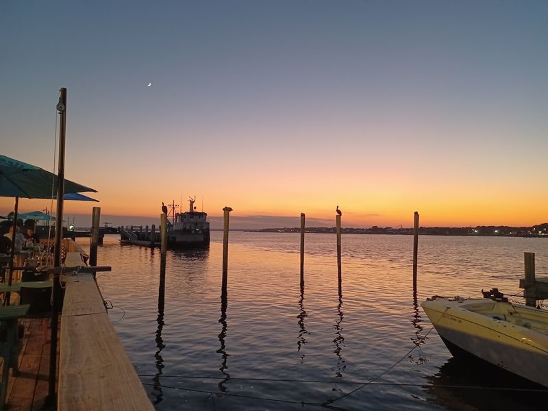 Riverfront Dining With Authentic Old Florida Vibes