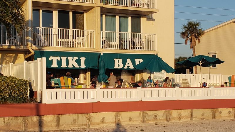 Island Girl Tiki Bar – Treasure Island