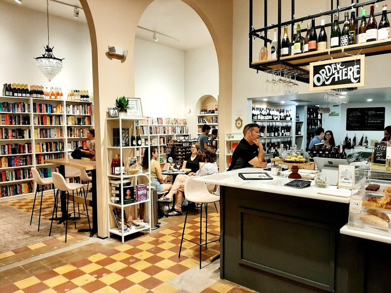Book + Bottle – St. Petersburg