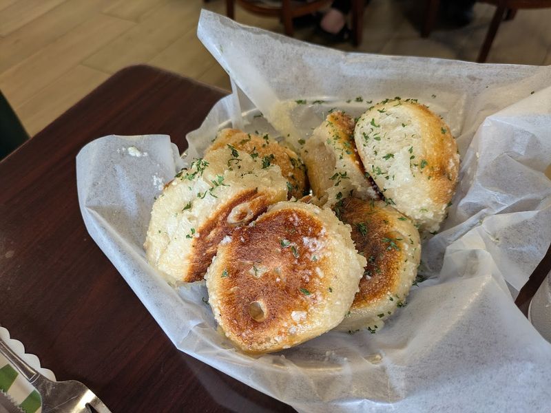 Those Infamous Garlic Rolls That Haunt Your Dreams