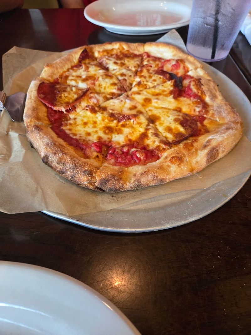 The Organic Tomato Sauce and Cheese Blend That Sets the Foundation