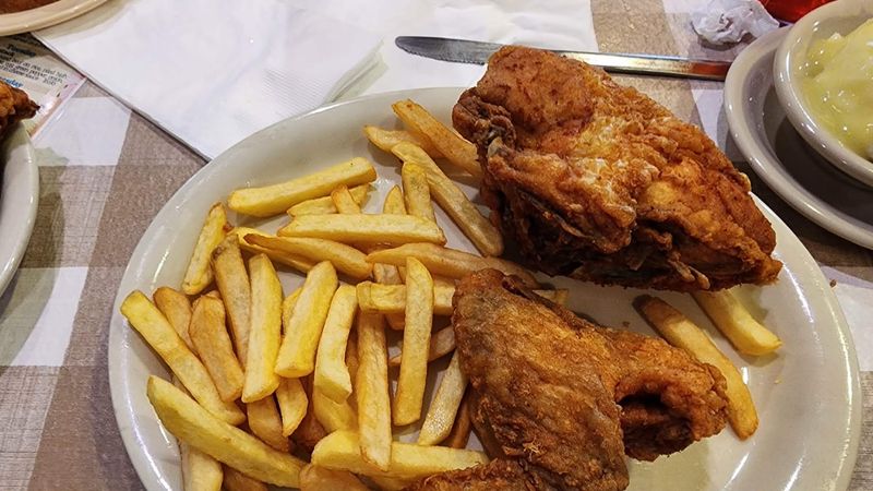 Legendary Fried Chicken That Keeps Folks Coming Back